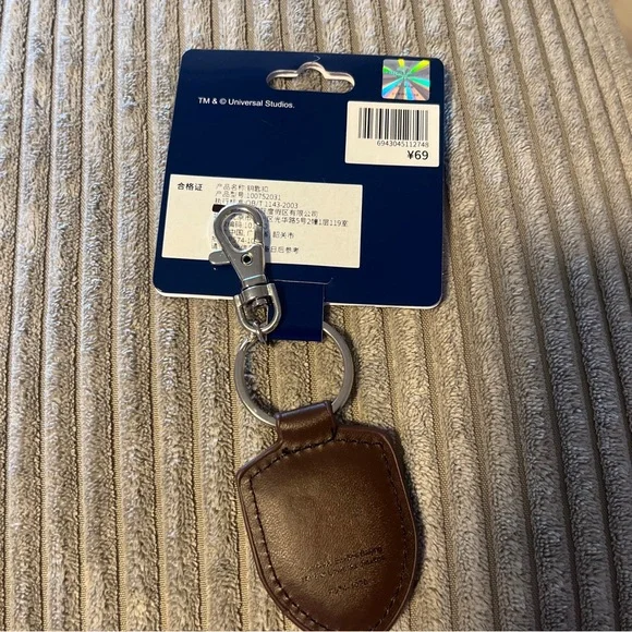 Universal Studios Beijing Logo Keychain Brown Leather New - Picture 5 of 6